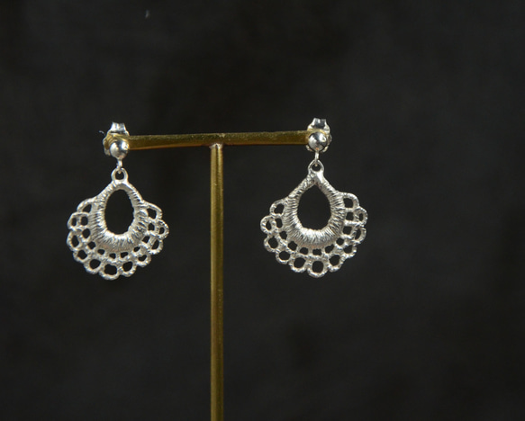 Doily / earrings - SILVER 3枚目の画像