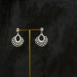 Doily / earrings - SILVER 1枚目の画像