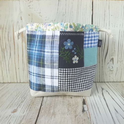 新作＊【送料無料】パッチワーク巾着＊リネンチェック&フラワー