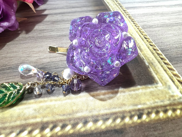 キラキラ、揺れる　紫色の薔薇ポニーフック 3枚目の画像