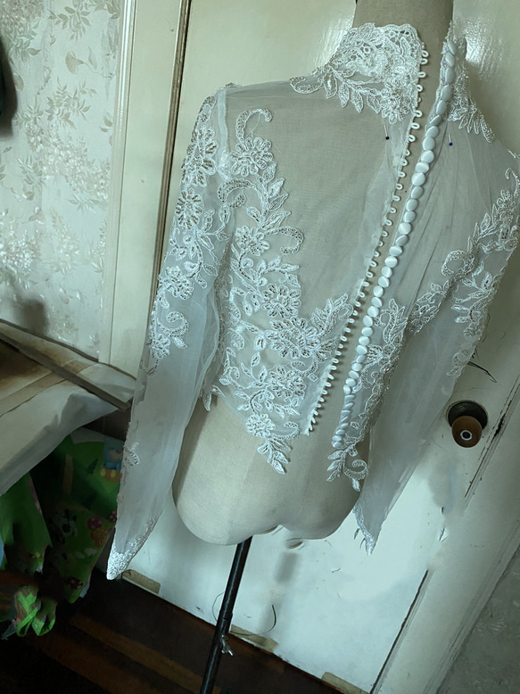 上品 なくるみボタン ハイネック レースボレロ トップス ウエディングドレス 3枚目の画像