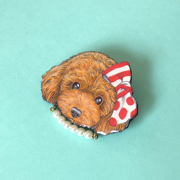 トイプードル パール ブローチ　オリジナル イラスト 犬 いぬ わんちゃん　ドット リボン　茶 赤 レッド 2枚目の画像