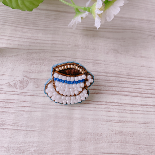 ビーズ刺繍ピンバッジ（ブローチ）【ちびコーヒー】 ピンバッチ