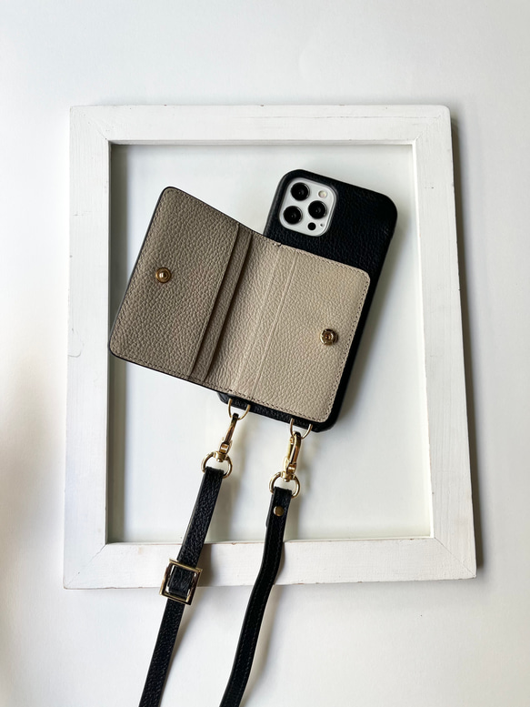 本革  スマホショルダー　スマホケース 背面収納カード 名前入れ レザー　iphoneケース　黒×ベージュ 2枚目の画像