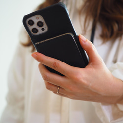 #3 名入れ可｜バイカラー本革iPhoneショルダーケース（背面収納　スマホショルダー）Black+Greige 4枚目の画像