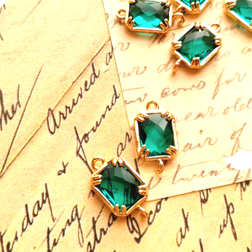 チャーム 2 個 ガラス 多面カット コネクター 2カン付き エメラルド