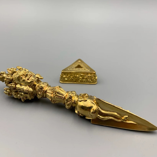 チベット仏教法器 プーバ金鋼撅 真鍮製 vajra 18cm その他置物 りおん