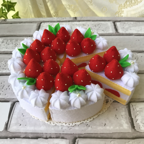 受注制作】イチゴのホールケーキ◎フェルトおままごと おもちゃ・人形 