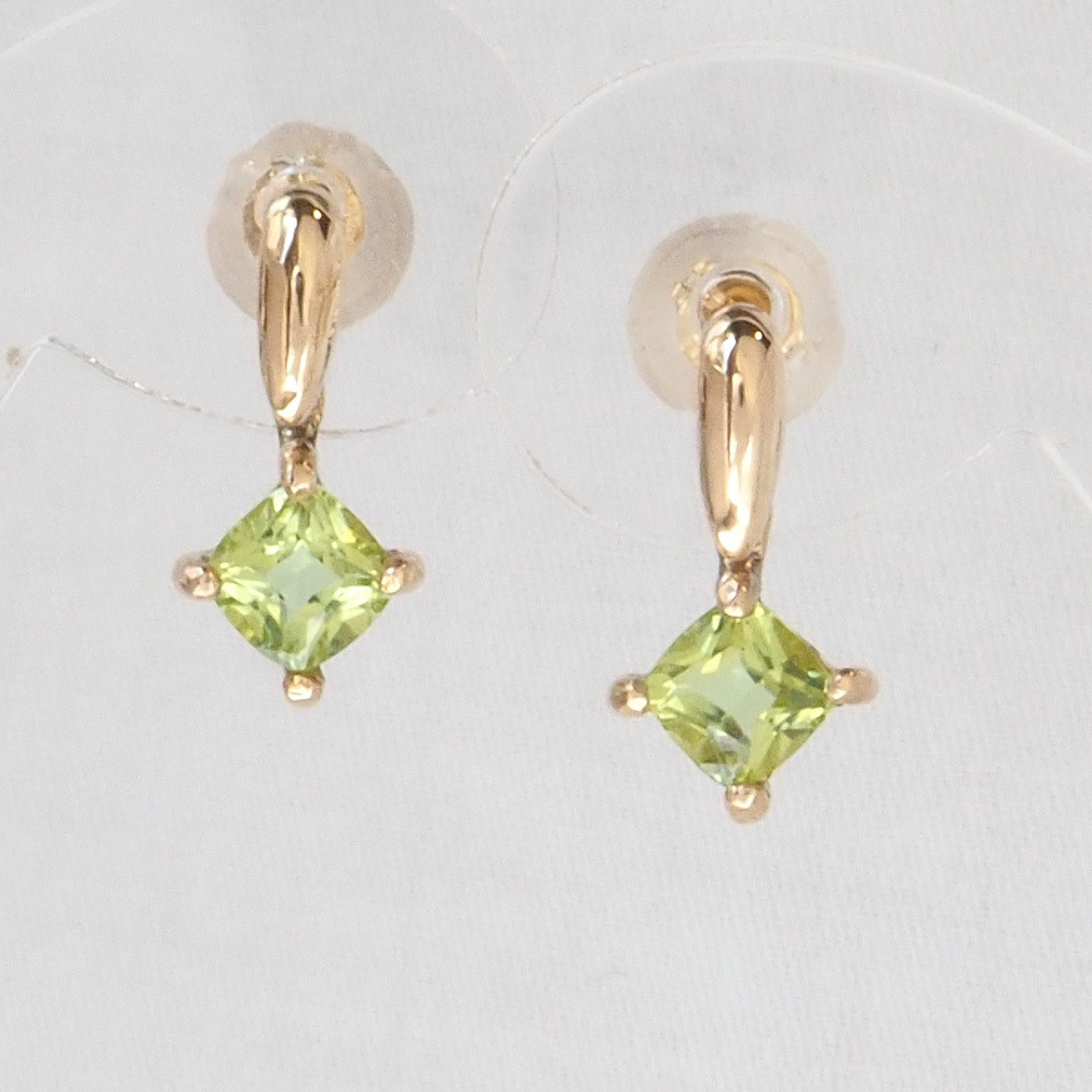 瑞々しい 透明な 若草色 ペリドット が 星の様に輝く K10 ピアス ８月 の 誕生石