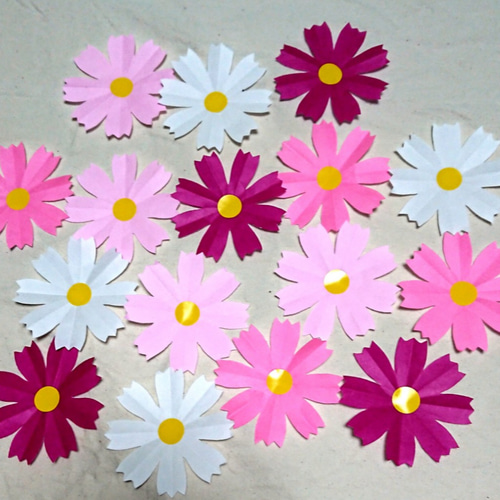 ☆再販☆コスモス①・秋桜・折り紙・切り紙・壁面飾り【☆送料無料