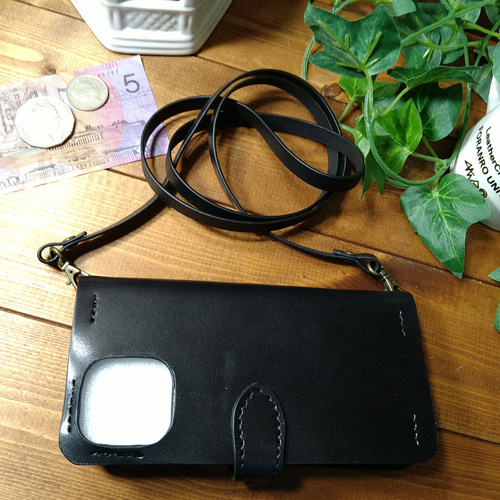 最新機種 iPhone等 マグネット留めショル 黒本革スマホケース4