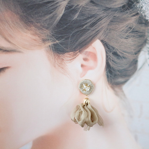 大ぶり フラワー × シフォンタッセル ピアス | Pay ID 1075 シフォン