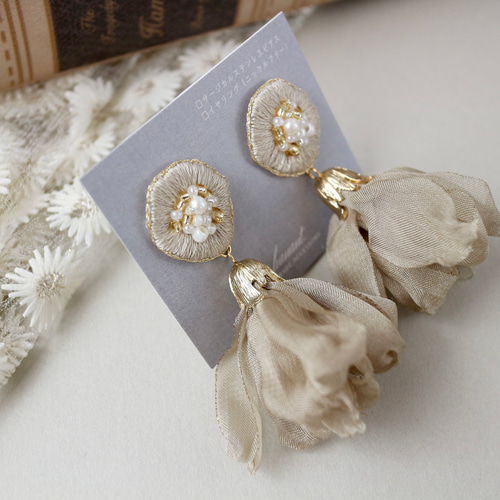 1075 シフォン お花 ゴールド ハンドメイド ピアス イヤリング 大ぶり 1075 シフォン お花 ゴールド ハンドメイド ピアス イヤリング 大ぶり