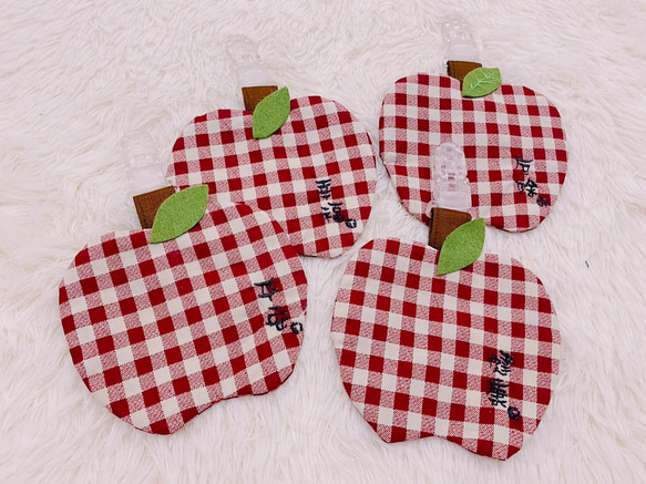 [TiNa] 赤と緑のリンゴの刺繍ピンアンフーバッグ ピンアンフーバッグは刺繍ネームでカスタマイズ可能 2枚目の画像