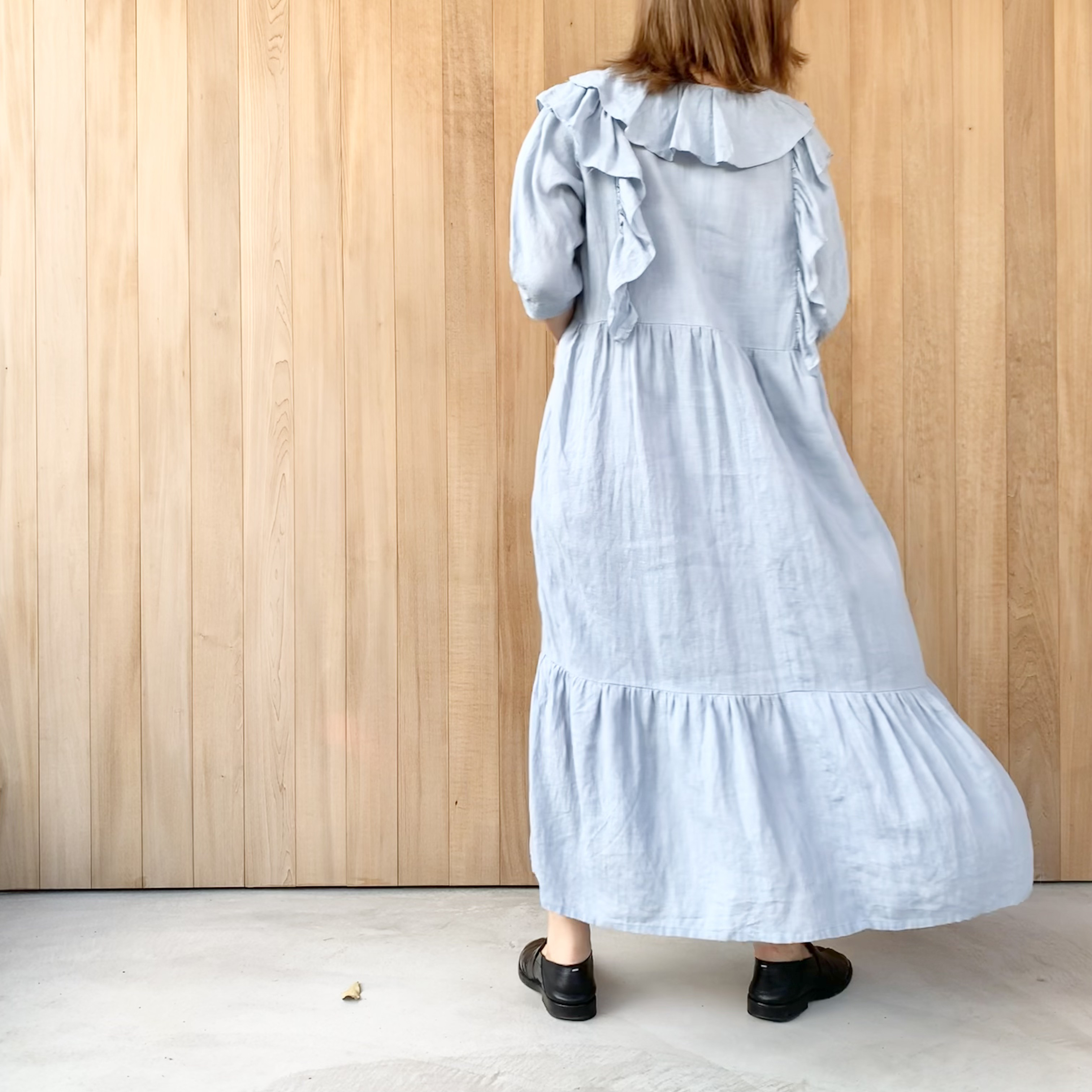 フレンチリネン ラッフルVネックドレス　ライトブルー