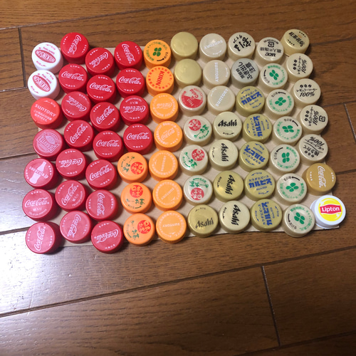 P ペットボトルキャップ ペットボトルのふた 70個 赤系 ゴールド