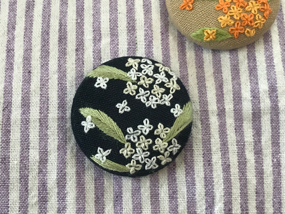 刺繍ブローチ/ヘアゴム 銀木犀 ブローチ funi 通販 14403486｜Creema
