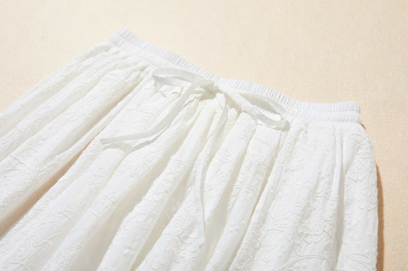 軽やかに揺れて、ココロ惹かれる存在感　立体的な刺繍スカート　裏地付き220802-1 3枚目の画像