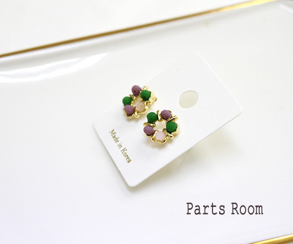 [2 件] 迷你彩色珠子花朵圖案耳環 [綠色] [鈦柱] -mt-3747 第1張的照片