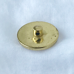 ヨーロッパ製 デザインボタン　メタル風テリア　足付き(年代物) 3枚目の画像