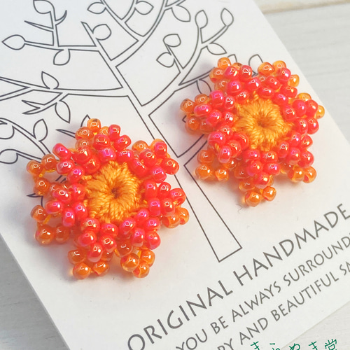 ビーズのお花ピアス（オレンジ） 夏色 ビタミンカラー ビーズ 