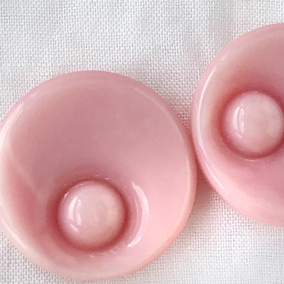 ヨーロッパ製 デザインボタン　ピンク目玉　裏穴 (年代物) 3枚目の画像
