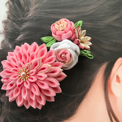 つまみ細工のコームの髪飾り　ピンク系の花々　かすみ草のオプションあり 5枚目の画像