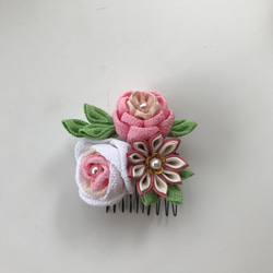 つまみ細工のコームの髪飾り　ピンク系の花々　かすみ草のオプションあり 2枚目の画像