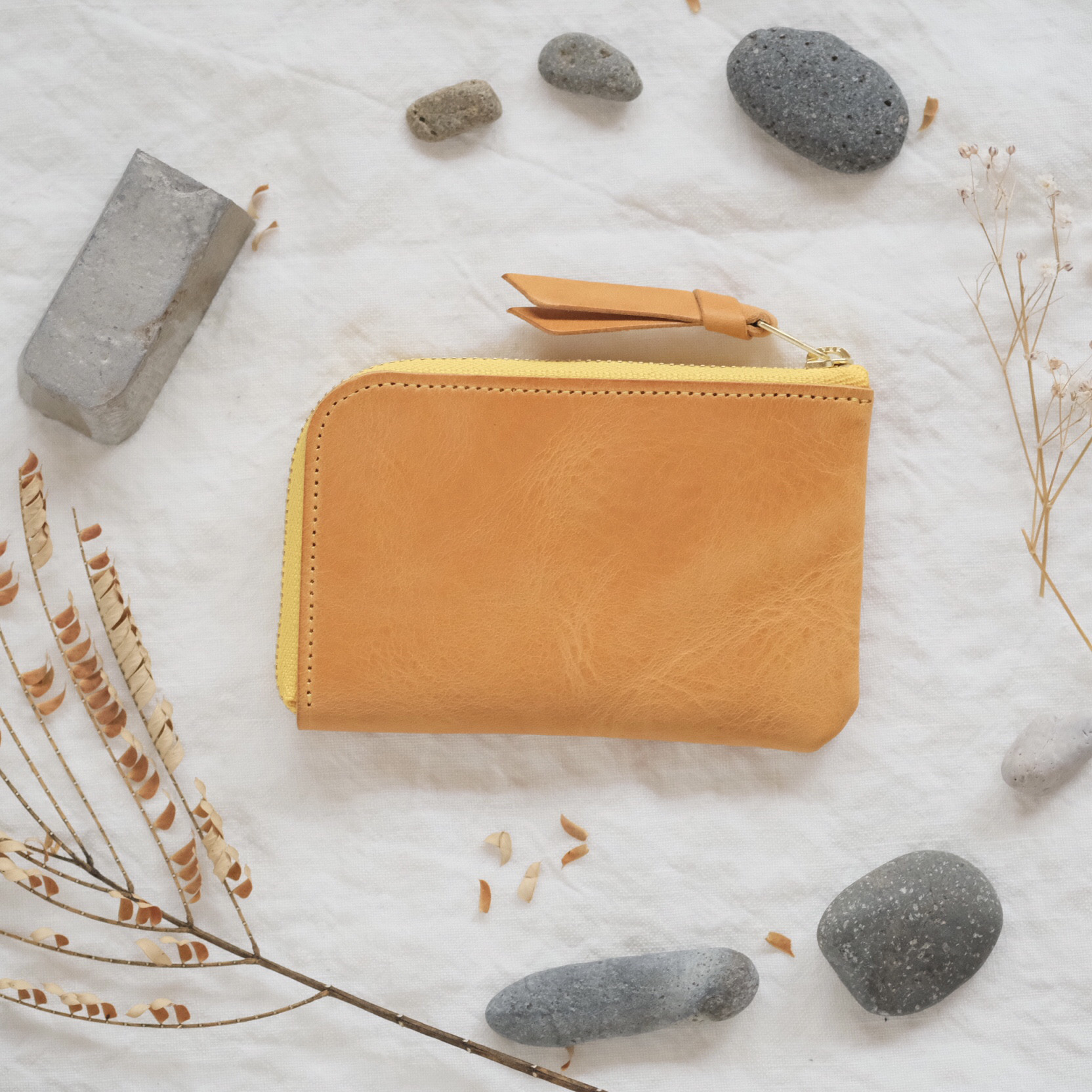 小さなL字ファスナー財布　キャメルイエロー