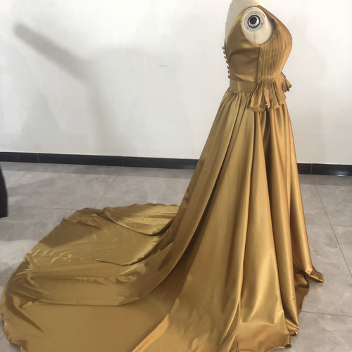 高品質！ゴールドカラードレス 背中見せ Vネック 人気上昇/2次会/前  