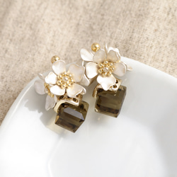 赤薔薇とコットンパール ピアス【イヤリング/金属アレルギー対応