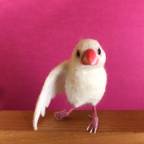 羊毛フェルト＊手のひらサイズのまったり鳥さん❤︎すずめ のびのび文鳥さんのストレッチ『スサー』 羊毛フェルト a to c