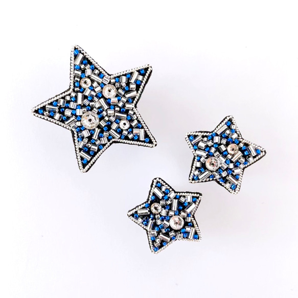 星空の煌き　星のビーズ刺繍ブローチ（クリスタル・クラシックブルー・シルバー） 9枚目の画像