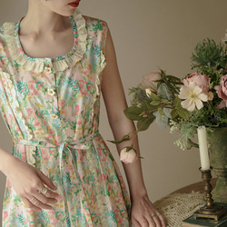花花綠綠的夏天 U領刺綉花邊碎花無袖洋裝 後腰繫帶無袖連身裙 第7張的照片
