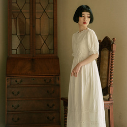 月光白色 含内裏 愛德華蕾絲刺綉花邊領洋裝 寬鬆版型收腰連身裙 第12張的照片