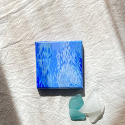 【原画・送料無料】手のひらサイズ10センチ×10センチ青い絵　海　自然の絵　抽象画　ミニキャンバス「ゆれる青①」 2枚目の画像