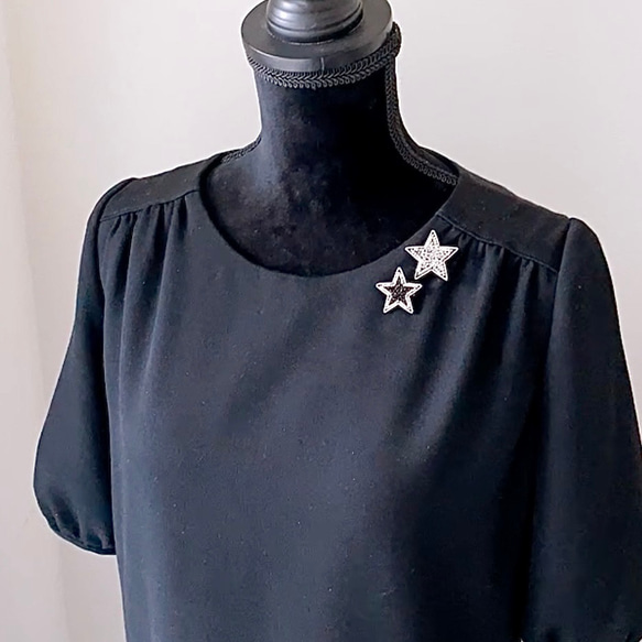ブラックが効いたモノトーン　スタイリッシュな星のビーズ刺繍ブローチ 10枚目の画像