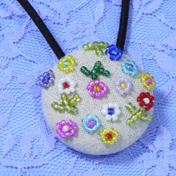 野の花 ❀ ビーズ刺繍 ヘアゴム ＊ くるみボタン 3枚目の画像