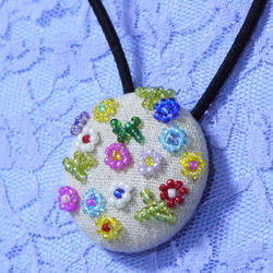 野の花 ❀ ビーズ刺繍 ヘアゴム ＊ くるみボタン 4枚目の画像