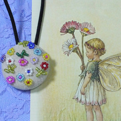 野の花 ❀ ビーズ刺繍 ヘアゴム ＊ くるみボタン 2枚目の画像
