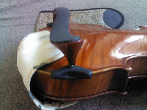 ◆絹　顎あてカバー黒ヴァイオリン　ガルネリ型 4枚目の画像