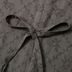 高級灰色 法式復古優雅圓領無袖洋裝 亞麻棉玫瑰提花繫帶連身裙 第10張的照片