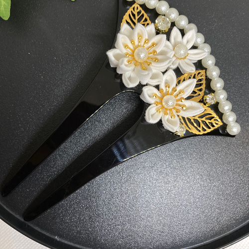 つまみ細工 バチ型かんざし 白花 かんざし MU-ra_kanzashi 通販