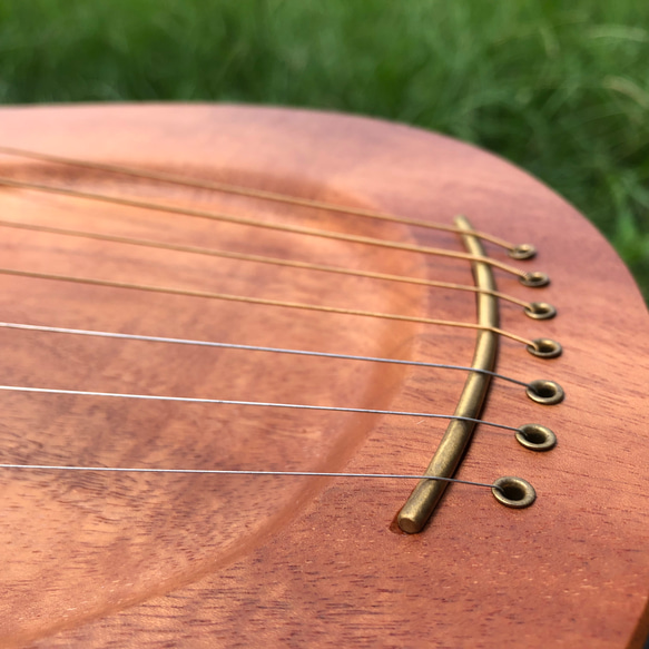 里拉琴 萊雅琴 手工琴 台灣小葉桃花心木 小豎琴 Lyre 詩一樣的樂器 第5張的照片