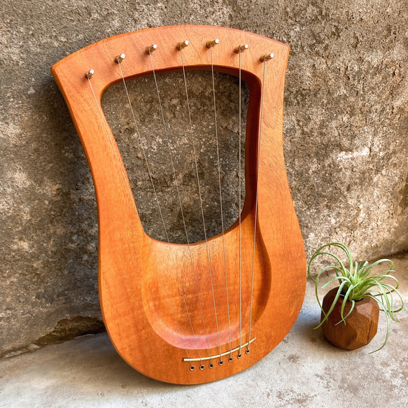 里拉琴 萊雅琴 手工琴 台灣小葉桃花心木 小豎琴 Lyre 詩一樣的樂器 第3張的照片