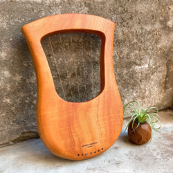 里拉琴 萊雅琴 手工琴 台灣小葉桃花心木 小豎琴 Lyre 詩一樣的樂器 第6張的照片
