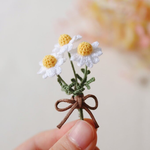 56.ねこ刺繍ブローチ ハンドメイド 花と猫 カモミール ハーブの