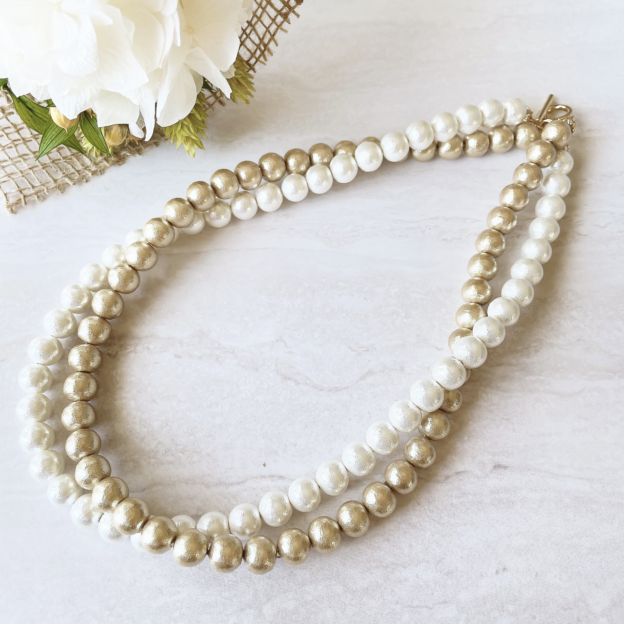 ベージュ×ホワイト　バイカラーコットンパールのネックレス　二連　チョーカー　長さ調整可能