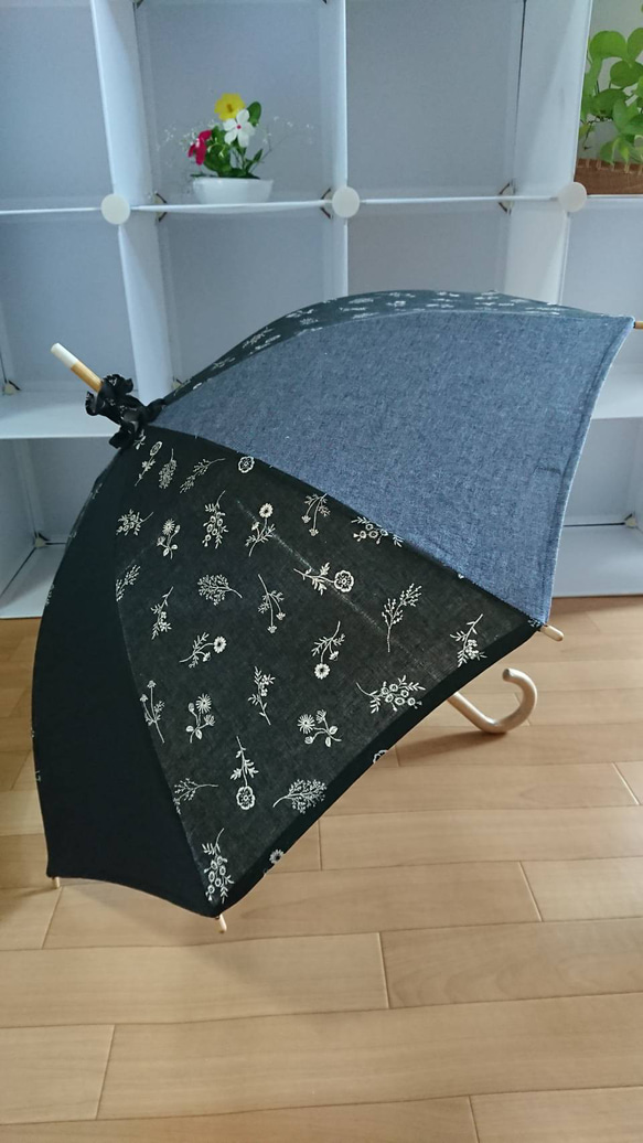 母の日ギフトにも❗ 手作り日傘＋バック ( 黒地小花がアクセント)  20％OFF❗9800円→7800円‼️ 4枚目の画像