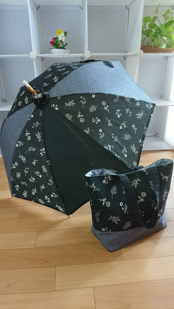 母の日ギフトにも❗ 手作り日傘＋バック ( 黒地小花がアクセント)  20％OFF❗9800円→7800円‼️ 2枚目の画像